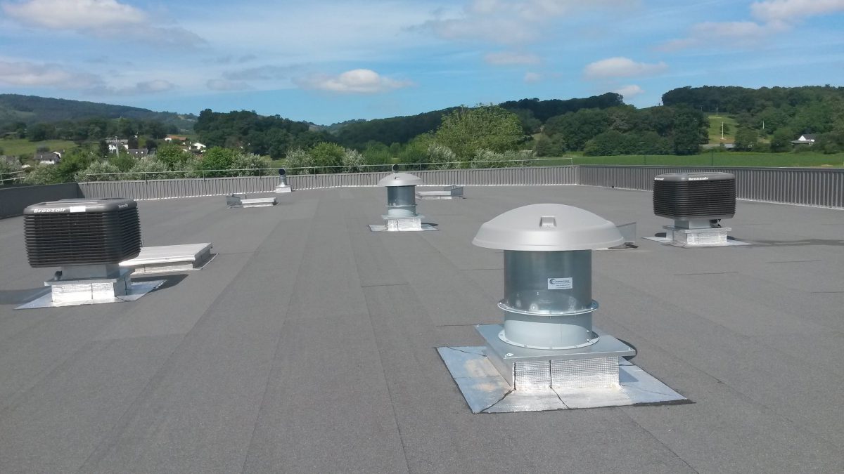 climatiseurs adiabatiques et extracteurs en toiture