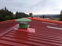 Tourelle toiture posée sur souche toiture pour extraction de fumée de soudure dans atelier, avec clapet anti retour.